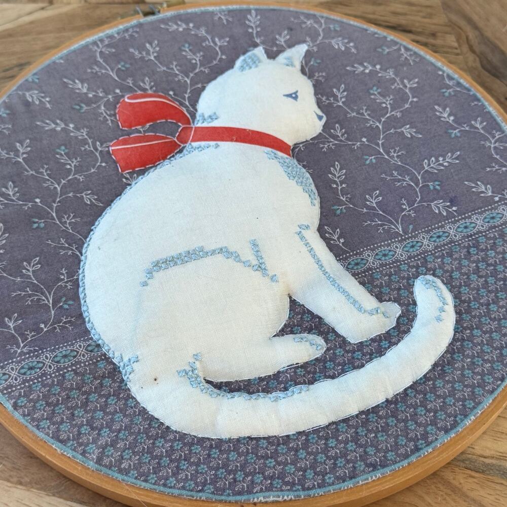 Vintage Cranston VIP Simple Treasures White Cat Applique Embroidery Hoop 10.5” - Picture 4 of 6